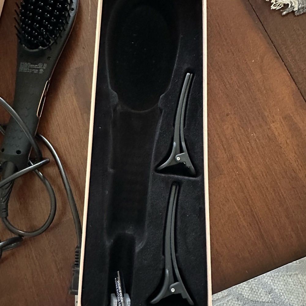 Foxy Bae Straightening Brush - Picture 7 of 9
